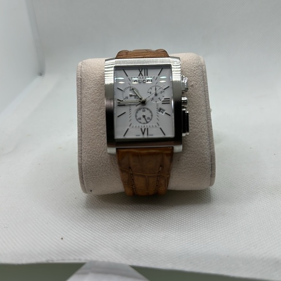 Gucci Swiss Made Chronograph Timepiece With a Genuine Tan Leather Watch Strap - Picture 2 of 5